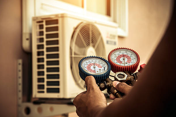 Professional Hvac technician working in Venus, TX